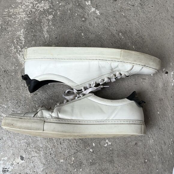 Givenchy low top leather sneakers - Picture 2 of 9